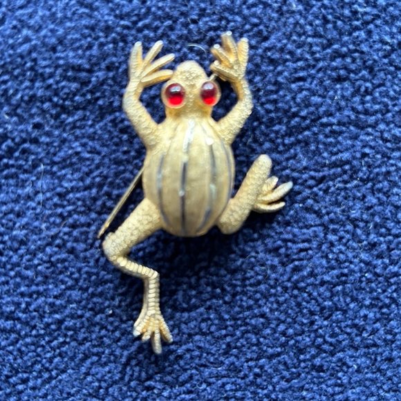 VTG Rhinestone Frog Pin marked B.S.K. - Picture 4 of 6